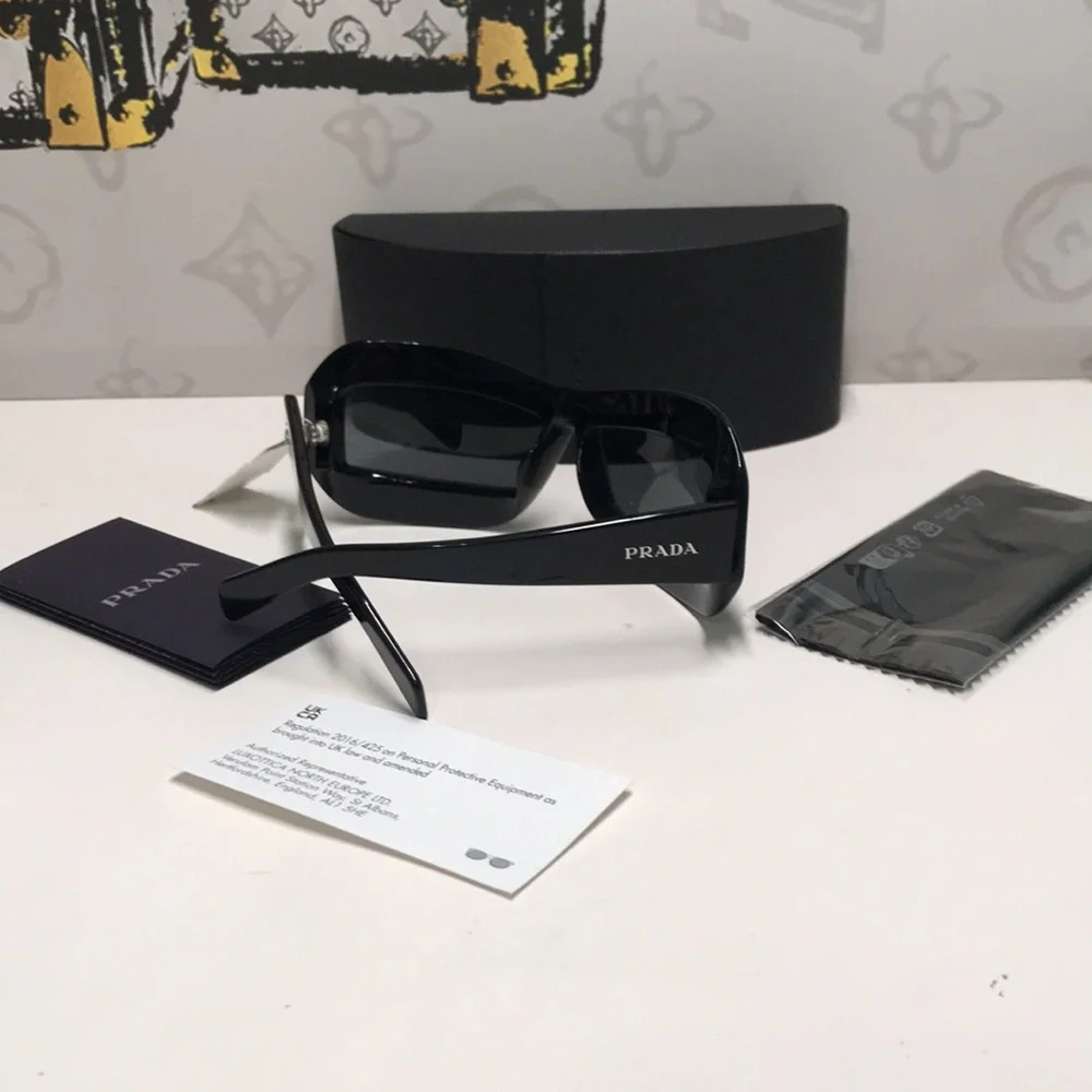 Stylish Black Sunglasses SPR30Y 1AB-5s0